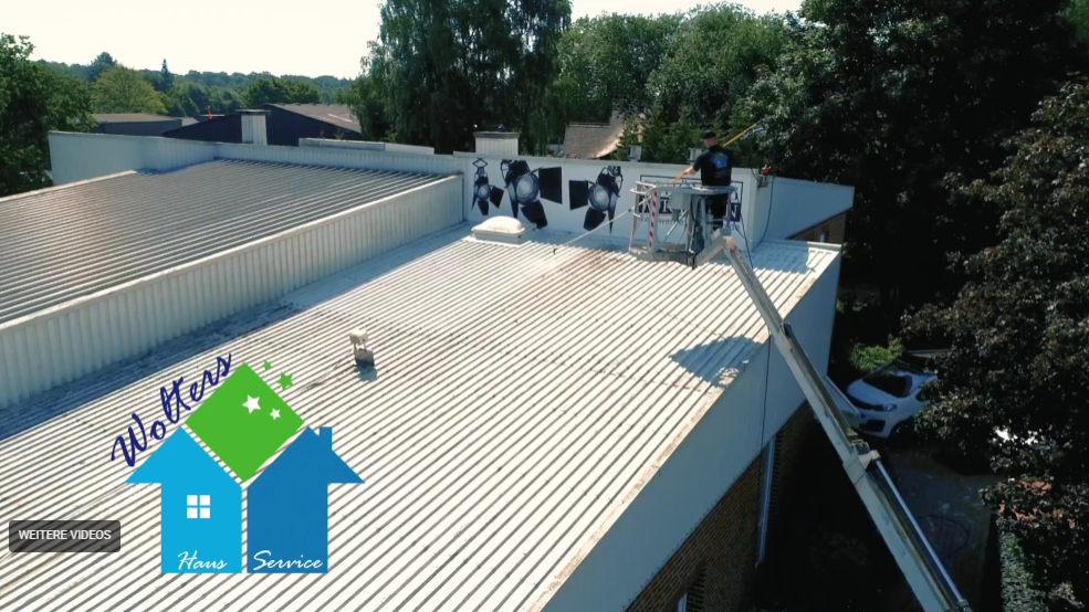 Vorschaubild Erkl&auml;rvideo: Fachgerechte Reinigung f�r D&auml;cher im Emsland und der Grafschaft